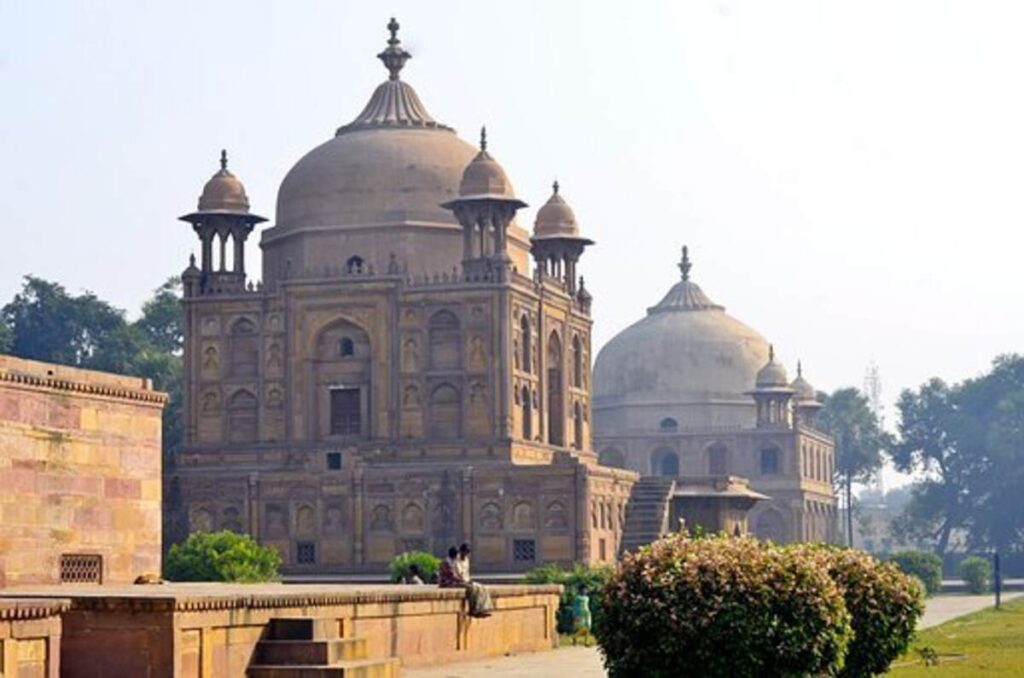 exotic places to travel in Allahabad