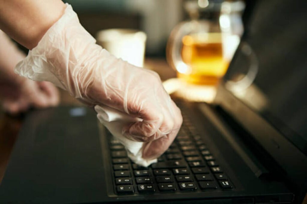 how to clean laptop keyboard