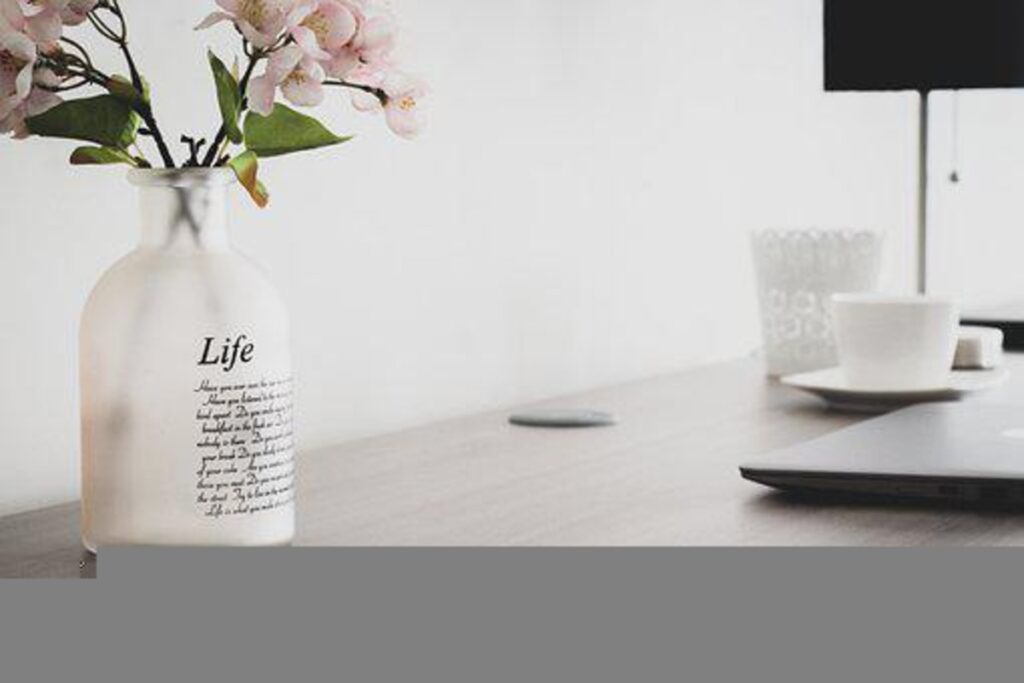 office desk decor