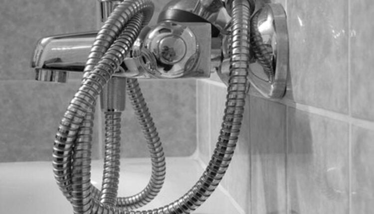 how to fix a dripping shower head