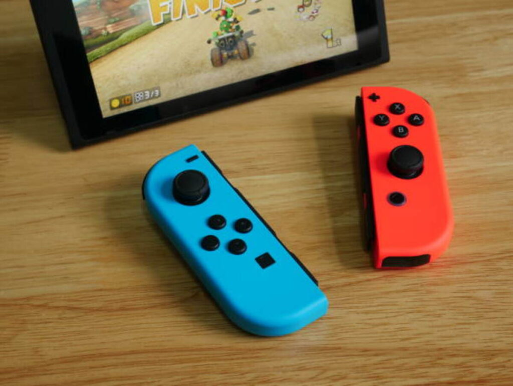 https://media.istockphoto.com/id/801931950/photo/nintendo-switch-the-video-game-console-on-wooden-table.jpg?s=612x612&w=0&k=20&c=KtB7lFzAlqQ5j7g91v0o76uBz4A0pXEzCIT1hN67E2Y=