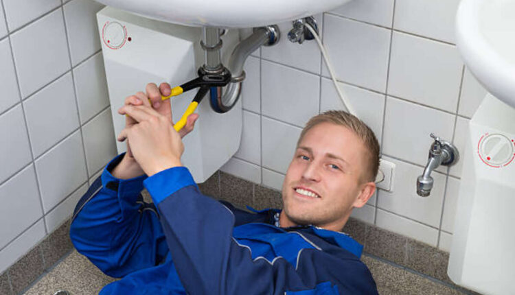 What Does a Service Plumbing Job Entail?